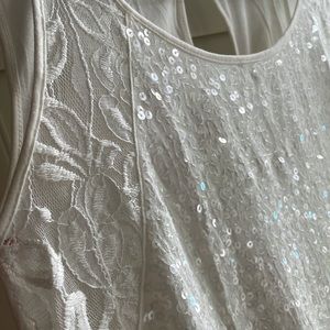3for$15 NWOT sequins encrusted top with lace